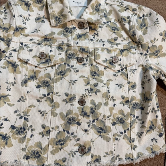 ⭐️ KanCan women’s Steven Floral Cropped Denim Jacket Size XS - Picture 3 of 6
